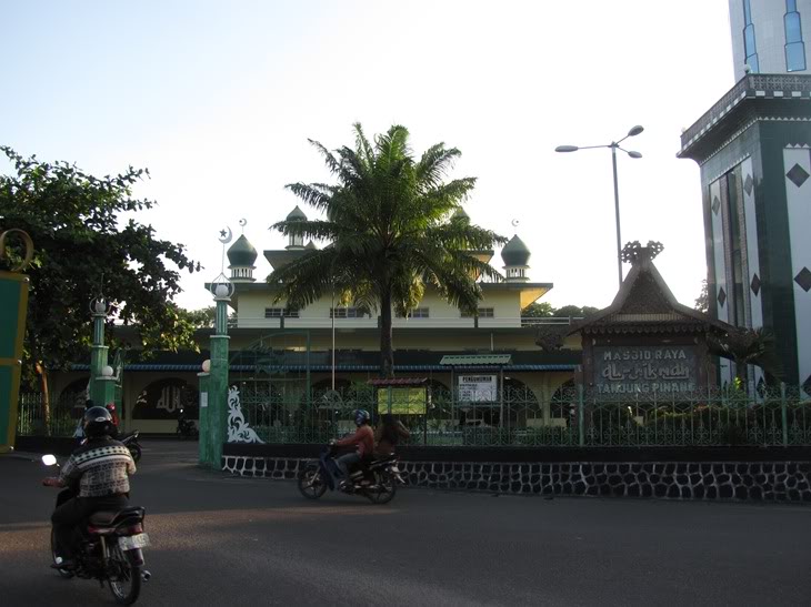 Masjid Raya Al Hikmah Tanjung Pinang : Harga Tiket, Foto, Lokasi, Fasilitas dan Spot