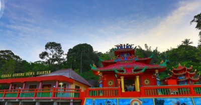 ​Vihara Gunung Dewa Siantan : Harga Tiket, Foto, Lokasi, Fasilitas dan Spot