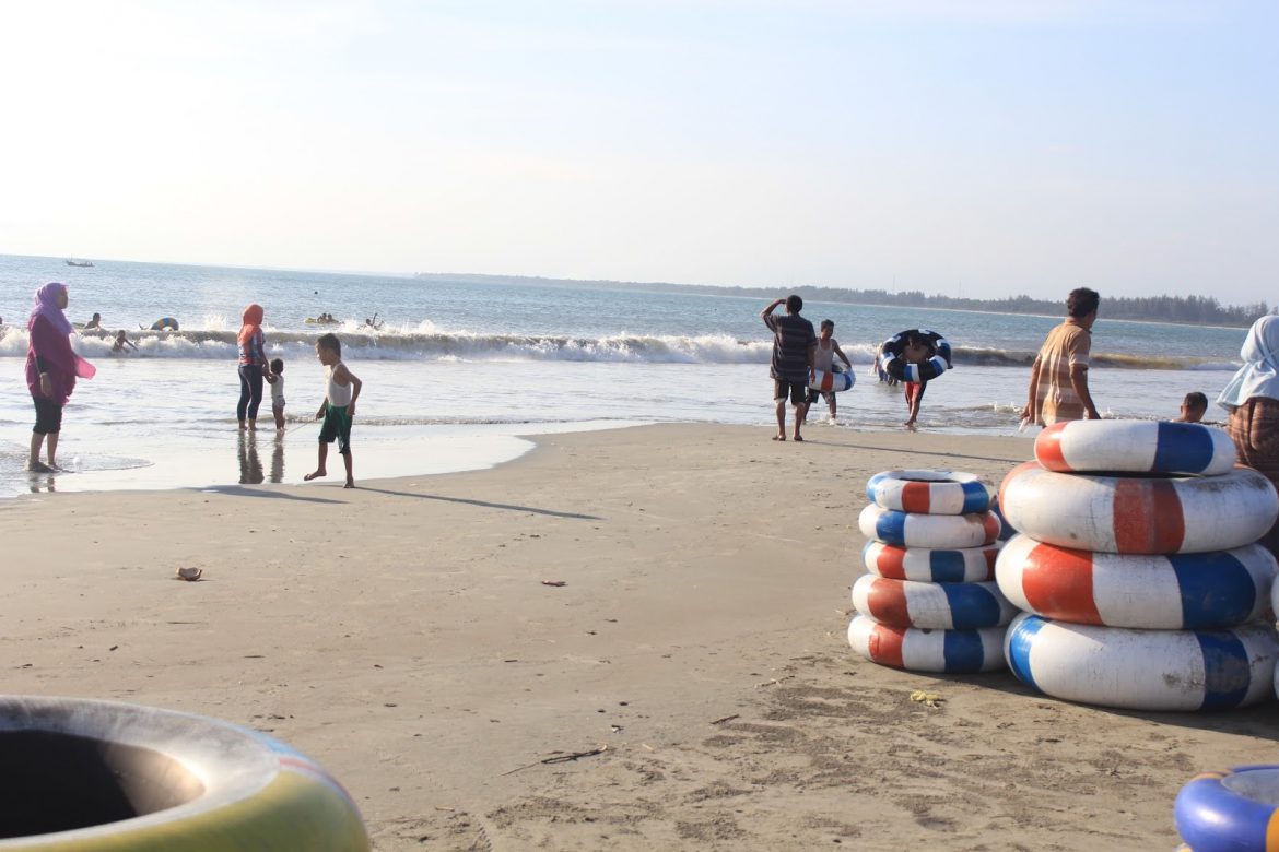 Pantai Tapak Paderi : Harga Tiket, Foto, Lokasi, Fasilitas dan Spot