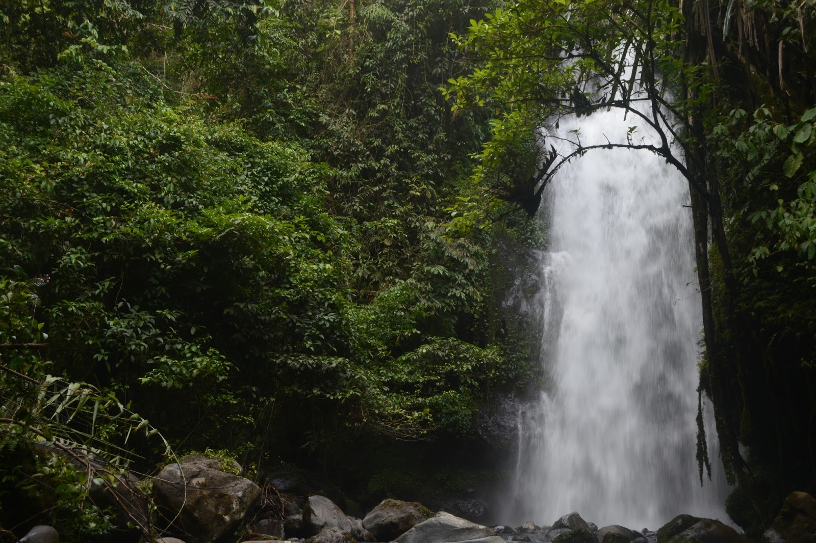 Air Terjun Batu Layang : Harga Tiket, Foto, Lokasi, Fasilitas dan Spot