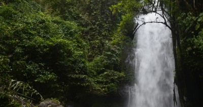 Air Terjun Batu Layang : Harga Tiket, Foto, Lokasi, Fasilitas dan Spot