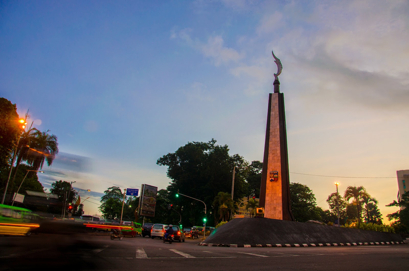 Tugu Kujang Simbol Semangat di Jantung Kota Bogor Tempat me