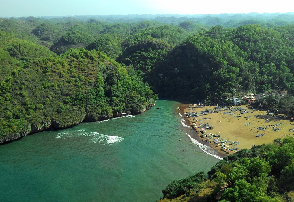 Pantai Baron, Pantai Sejuta Pesona Dengan Megahnya Mercusuar