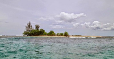 Pantai Pusong Sangkalan : Harga Tiket, Foto, Lokasi, Fasilitas dan Spot