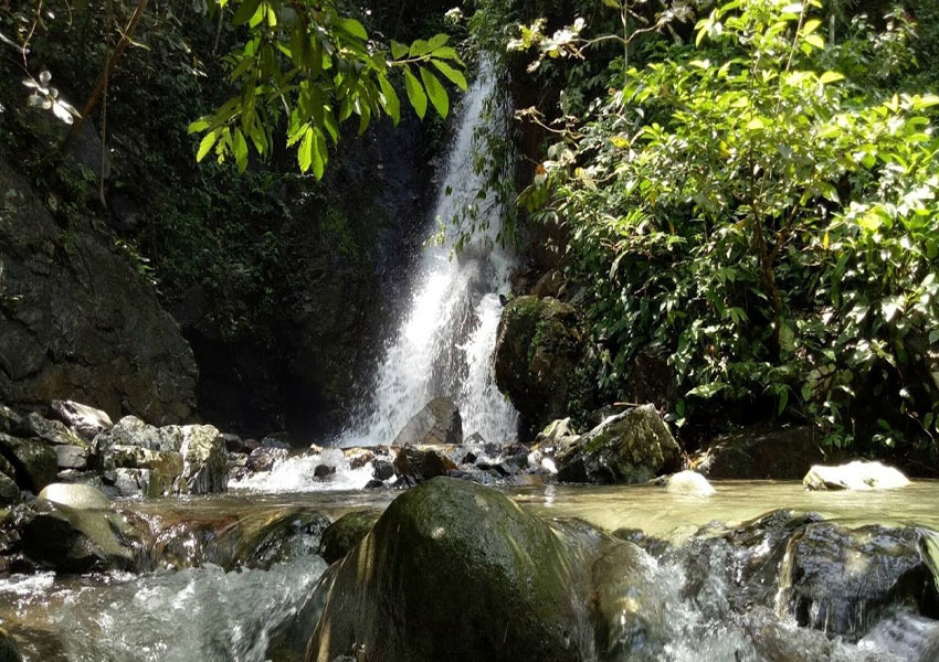 Air Terjun Alue Putek : Harga Tiket, Foto, Lokasi, Fasilitas dan Spot