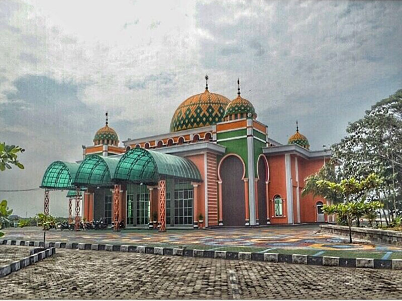 Masjid Baitul Makmur Tanjung Uban : Harga Tiket, Foto, Lokasi, Fasilitas dan Spot