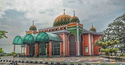 Masjid Baitul Makmur Tanjung Uban : Harga Tiket, Foto, Lokasi, Fasilitas dan Spot