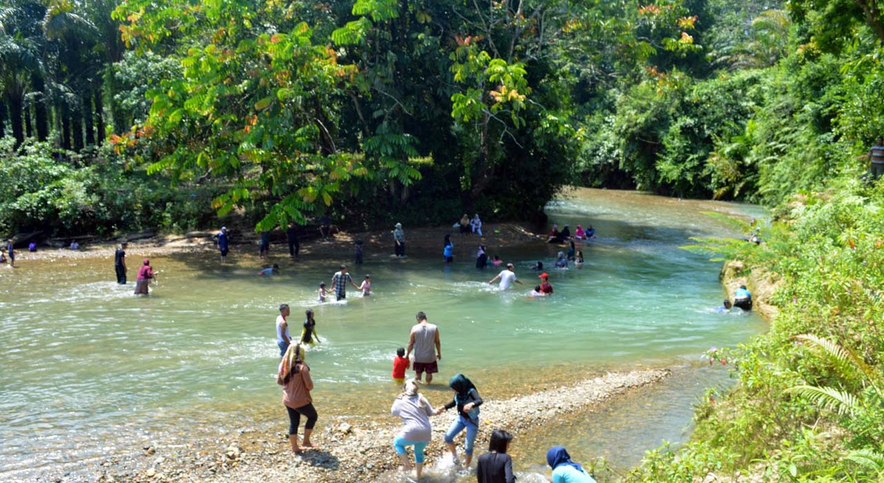 Pemandian Gunung Pandan, Pemandian Alami di Balik Kaki