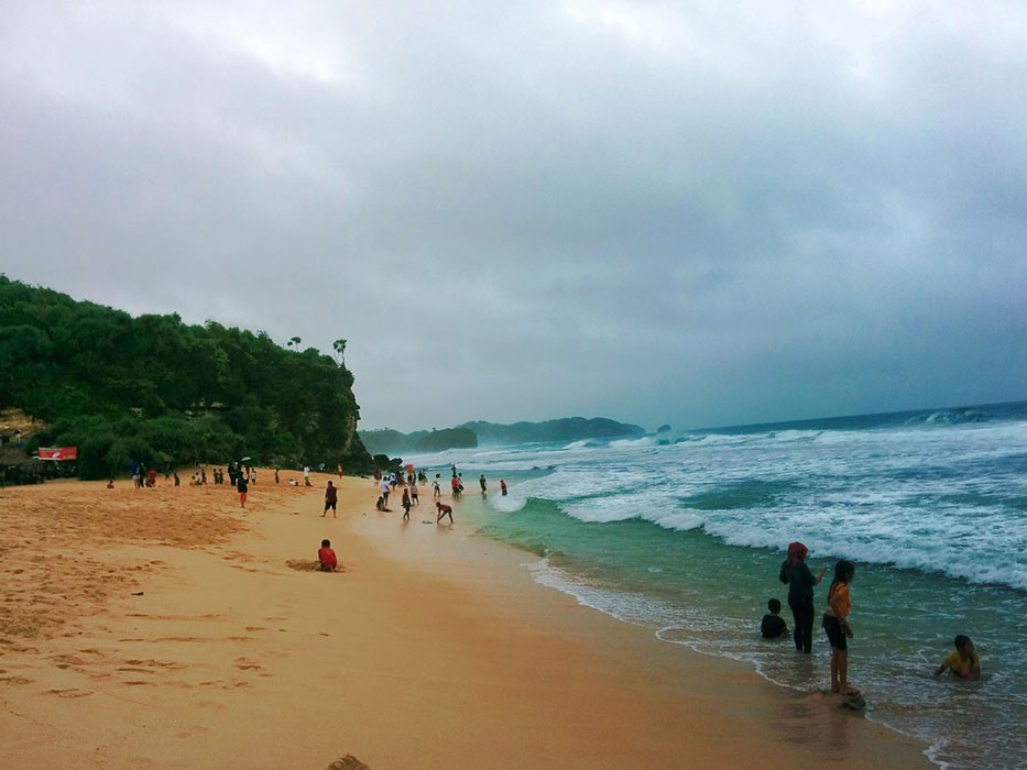 Pantai Sepanjang : Harga Tiket, Foto, Lokasi, Fasilitas dan Spot