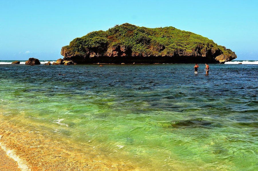 Pantai Sadranan : Harga Tiket, Foto, Lokasi, Fasilitas dan Spot