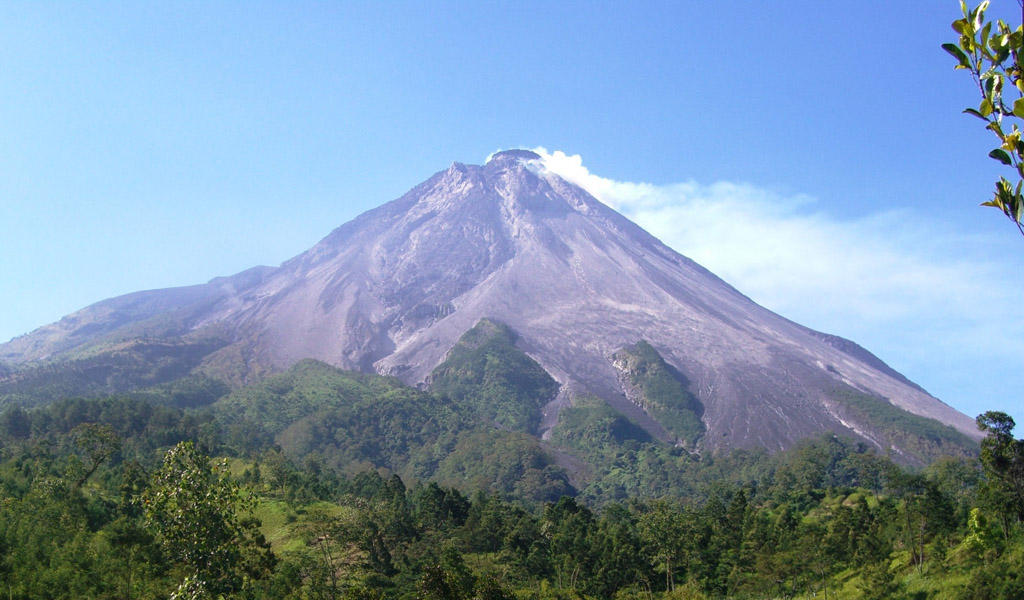 Gunung Merapi, Gunung Legendaris Dengan Sejuta Misteri