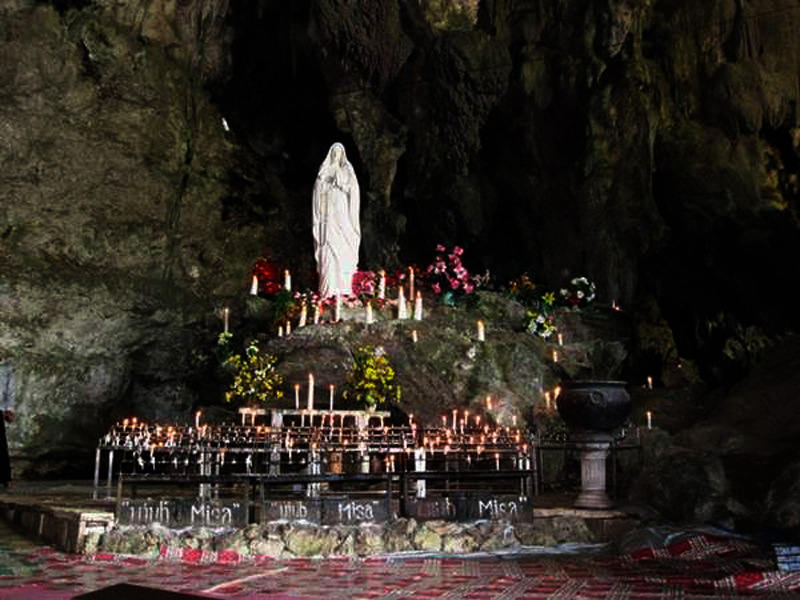 Gua Maria Tritis : Harga Tiket, Foto, Lokasi, Fasilitas dan Spot