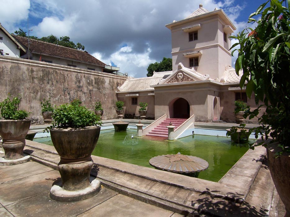 Taman Sari, Pesona Istana Air dan Masjid Bawah Tanah di Jogja