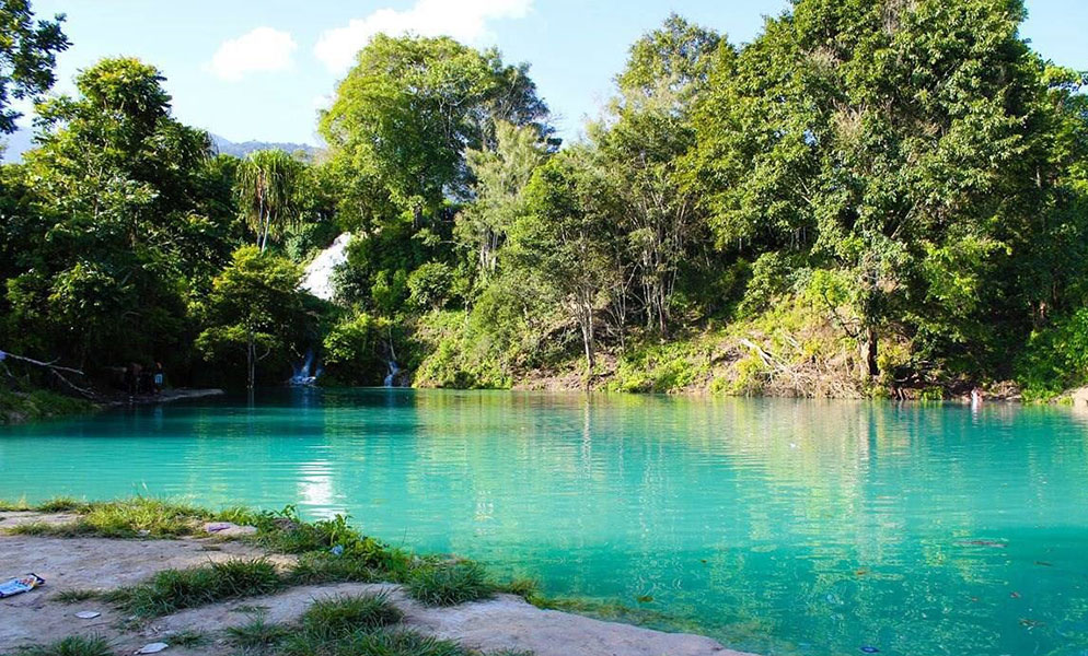 Air Terjun Kolam Biru Rerebe : Harga Tiket, Foto, Lokasi, Fasilitas dan Spot