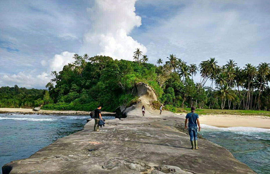 Pantai Batu Alafan : Harga Tiket, Foto, Lokasi, Fasilitas dan Spot