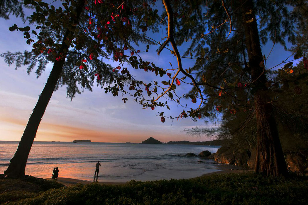 Pantai Lhok Geulumpang : Harga Tiket, Foto, Lokasi, Fasilitas dan Spot