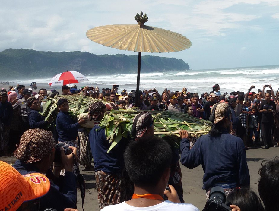 Pantai Parangkusumo, Pantai Dengan Legenda Ratu Laut Selatan