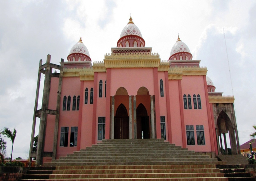 Masjid Pink, Masjid Cantik yang Kini Menjadi Wisata Religi ...