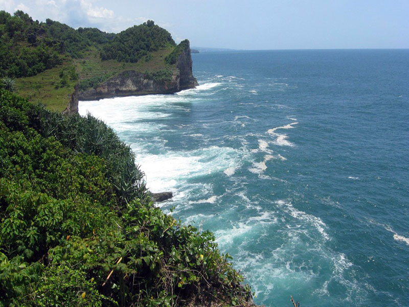 Pantai Ngungap, Pantai Eksotis dengan Nuansa Mistis