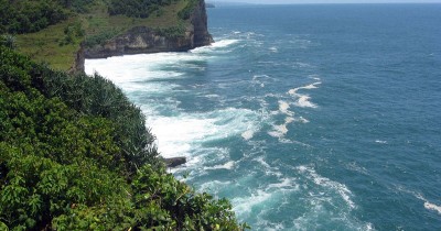 Pantai Ngungap : Harga Tiket, Foto, Lokasi, Fasilitas dan Spot