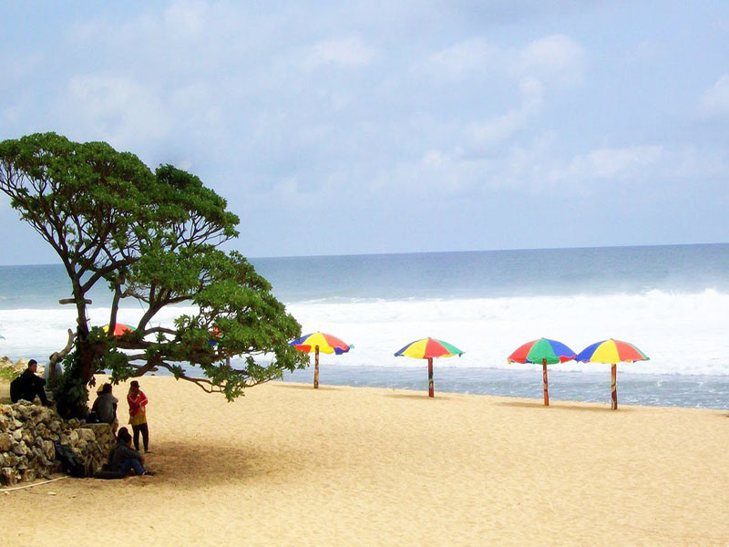 Pantai Pok Tunggal, Keindahan Pantai Pasir Putih yang Eksotis