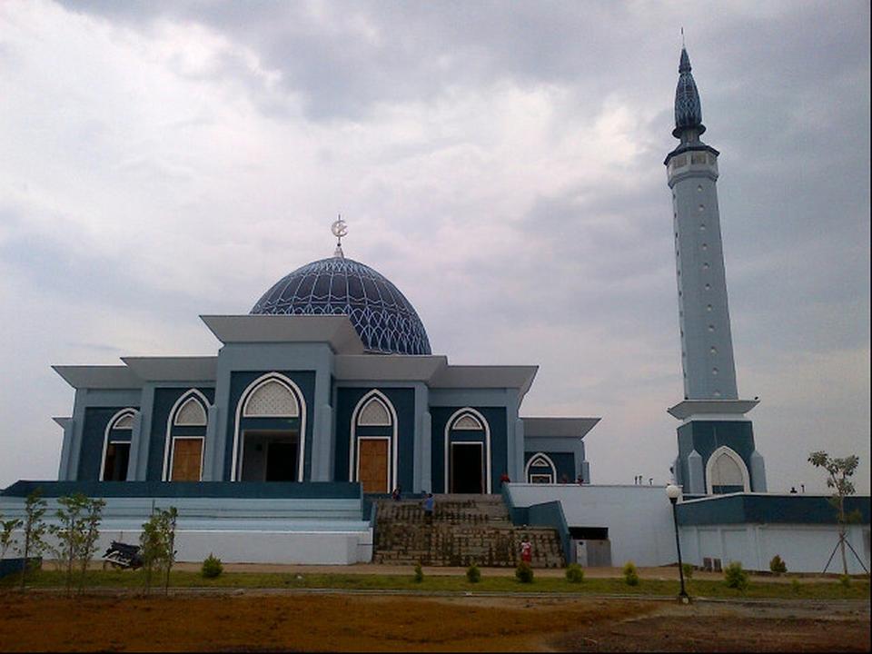 Masjid Raya Kepulauan Riau : Harga Tiket, Foto, Lokasi, Fasilitas dan Spot