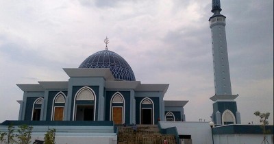 Masjid Raya Kepulauan Riau : Harga Tiket, Foto, Lokasi, Fasilitas dan Spot