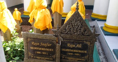 Makam Raja Ja'far : Harga Tiket, Foto, Lokasi, Fasilitas dan Spot