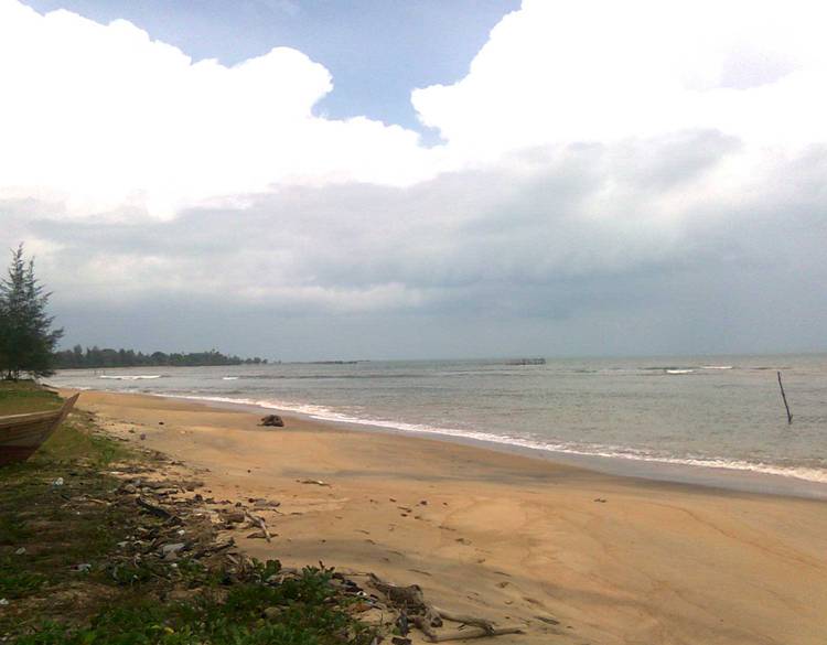 Pantai Batu Berlubang : Harga Tiket, Foto, Lokasi, Fasilitas dan Spot