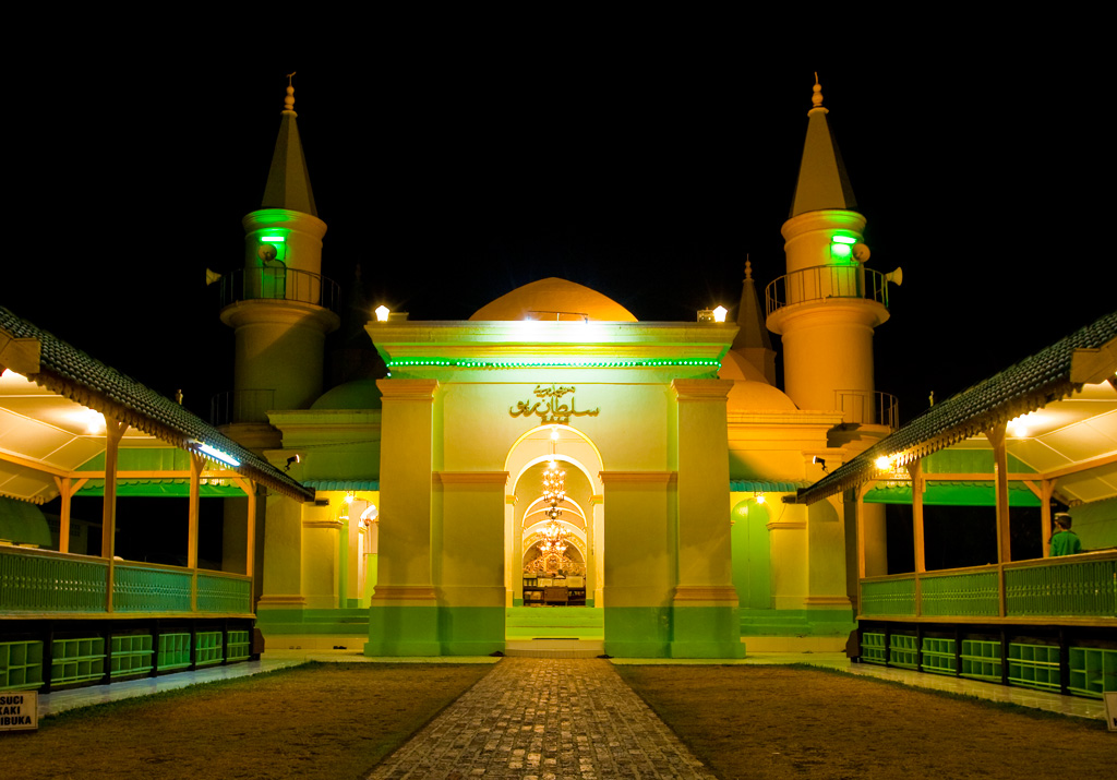 Masjid Raya Sultan Riau : Harga Tiket, Foto, Lokasi, Fasilitas dan Spot