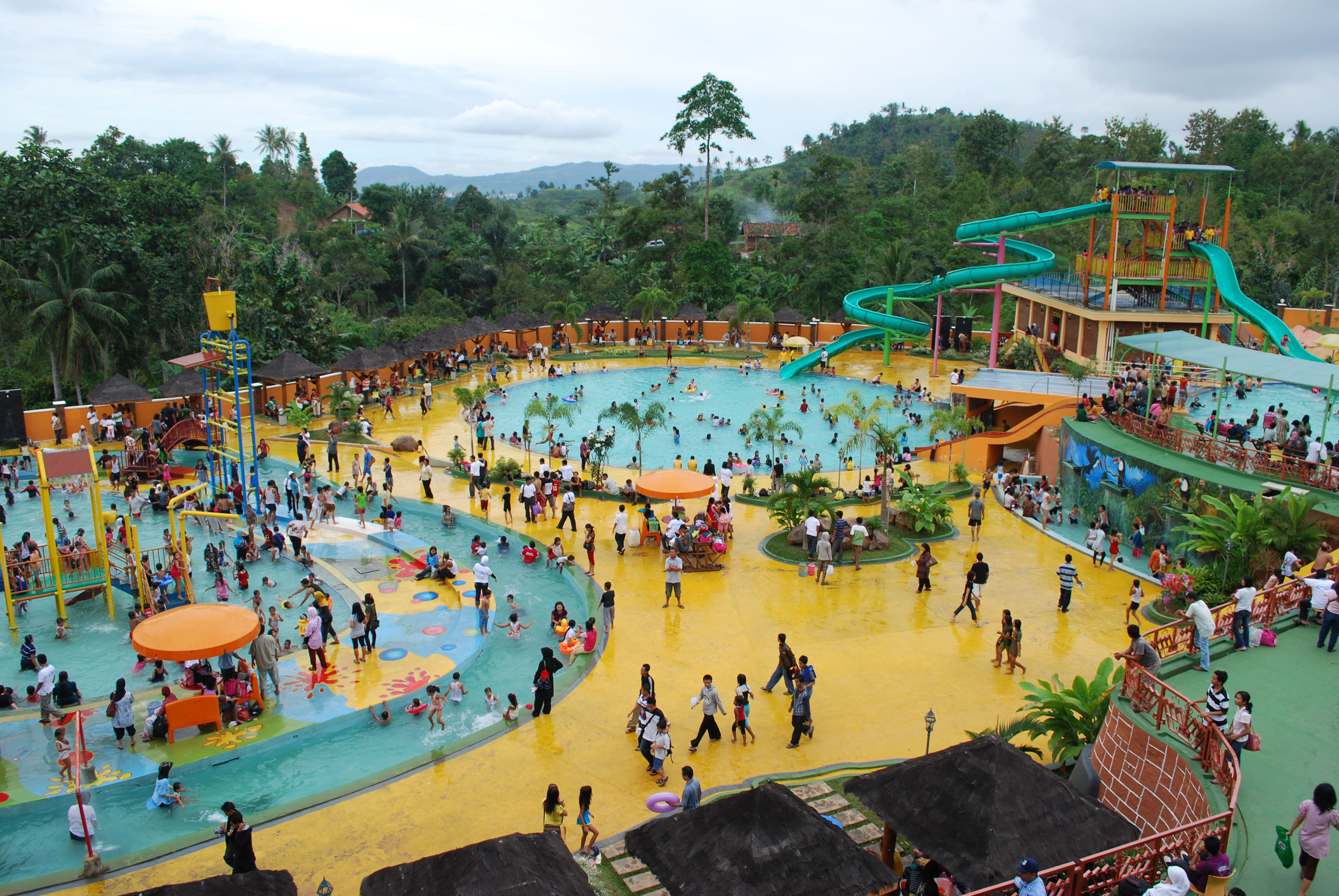 Queen Garden Waterboom : Harga Tiket, Foto, Lokasi, Fasilitas dan Spot