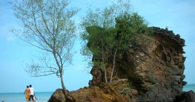 Pantai Batu Bongkok : Harga Tiket, Foto, Lokasi, Fasilitas dan Spot