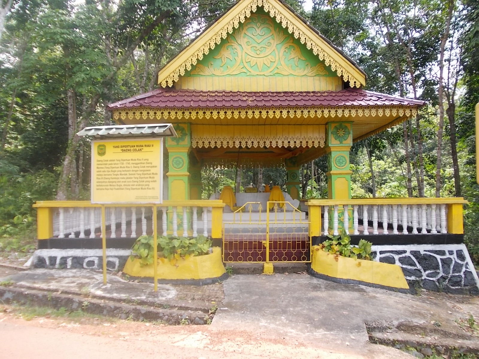 Makam Daeng Celak dan Daeng Marewa : Harga Tiket, Foto, Lokasi, Fasilitas dan Spot