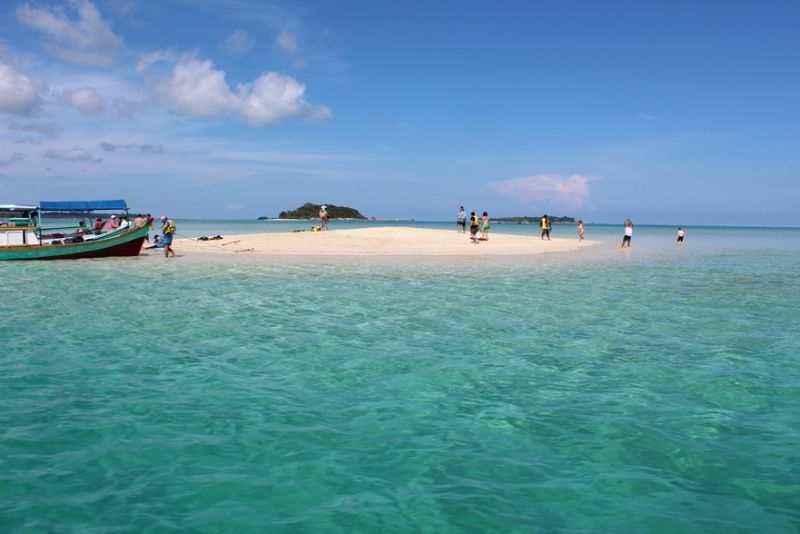 Pulau Pasir : Harga Tiket, Foto, Lokasi, Fasilitas dan Spot