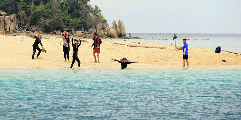 Pulau Ayam : Harga Tiket, Foto, Lokasi, Fasilitas dan Spot