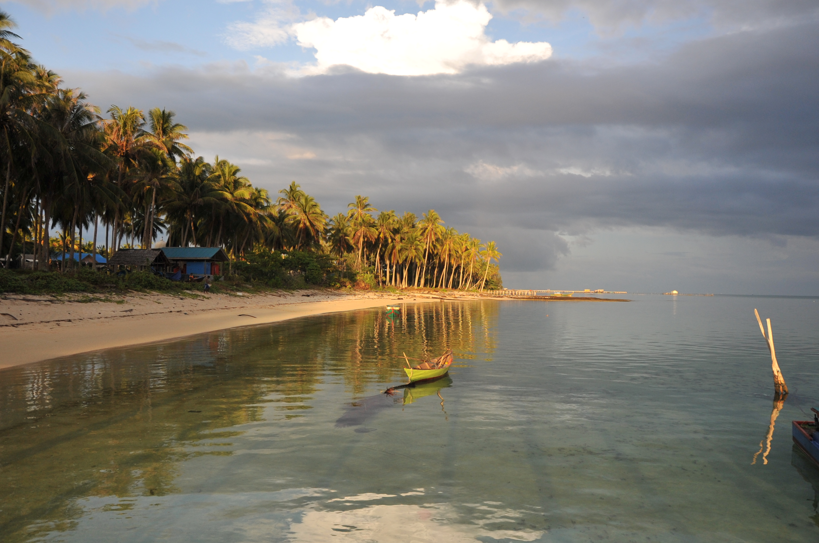 Pantai Teluk Buton : Harga Tiket, Foto, Lokasi, Fasilitas dan Spot