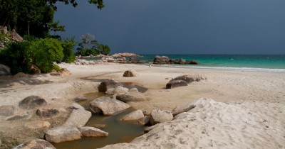 ​Pantai Tanjung Berakit : Harga Tiket, Foto, Lokasi, Fasilitas dan Spot