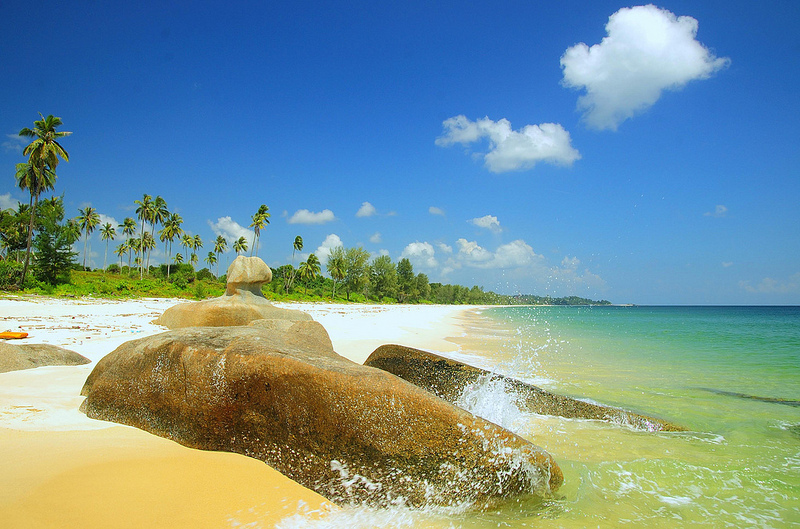 Pantai Senggiling : Harga Tiket, Foto, Lokasi, Fasilitas dan Spot