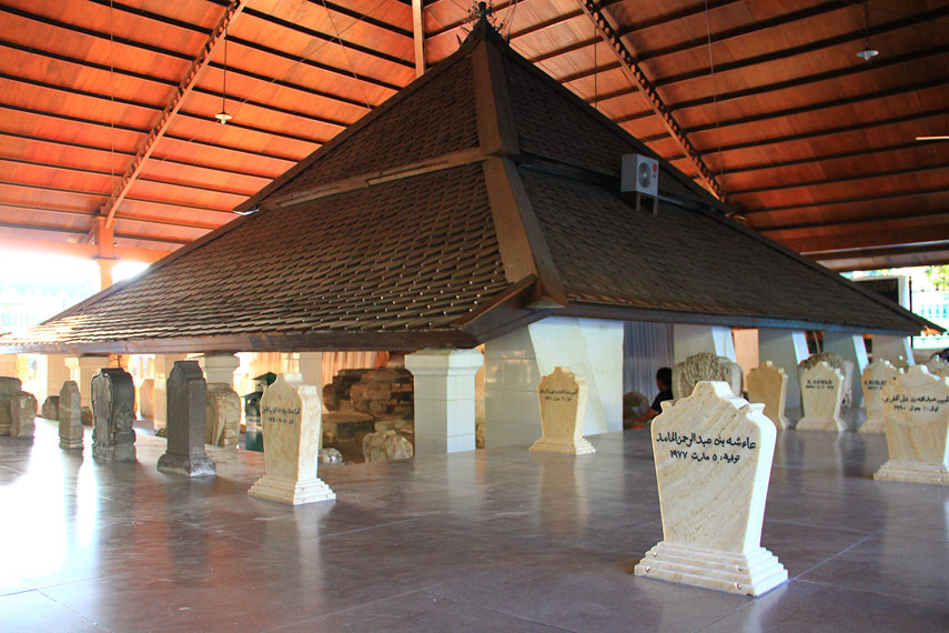 Makam Sunan Bonang : Harga Tiket, Foto, Lokasi, Fasilitas dan Spot