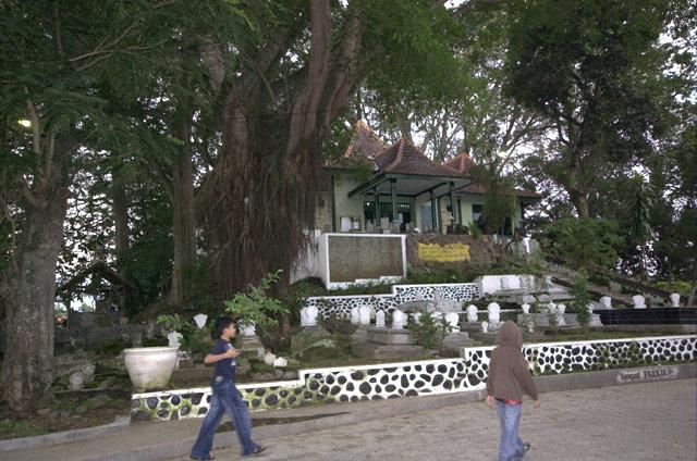 Makam Ki Ronggo : Harga Tiket, Foto, Lokasi, Fasilitas dan Spot