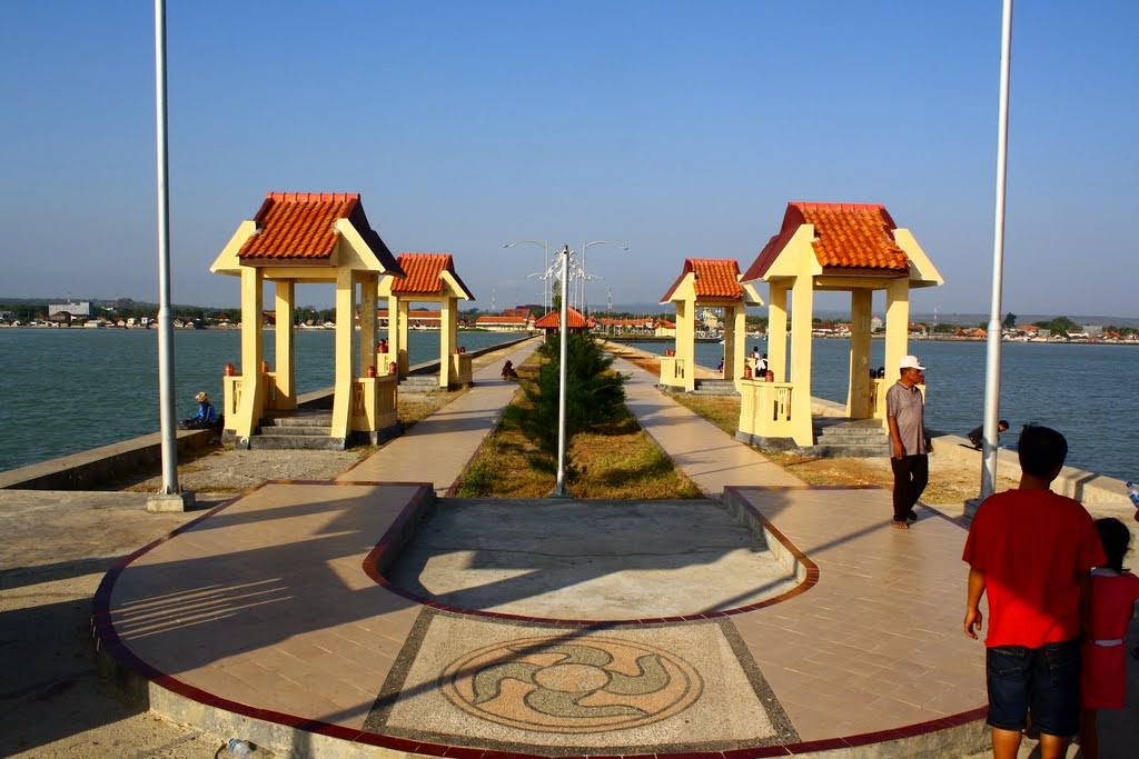 Pantai Boom Tuban : Harga Tiket, Foto, Lokasi, Fasilitas dan Spot