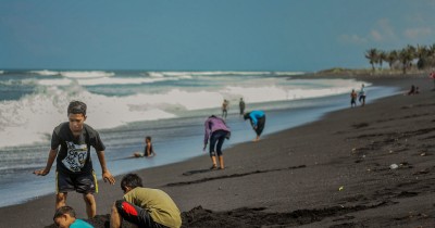 Pantai Watu Pecak : Harga Tiket, Foto, Lokasi, Fasilitas dan Spot