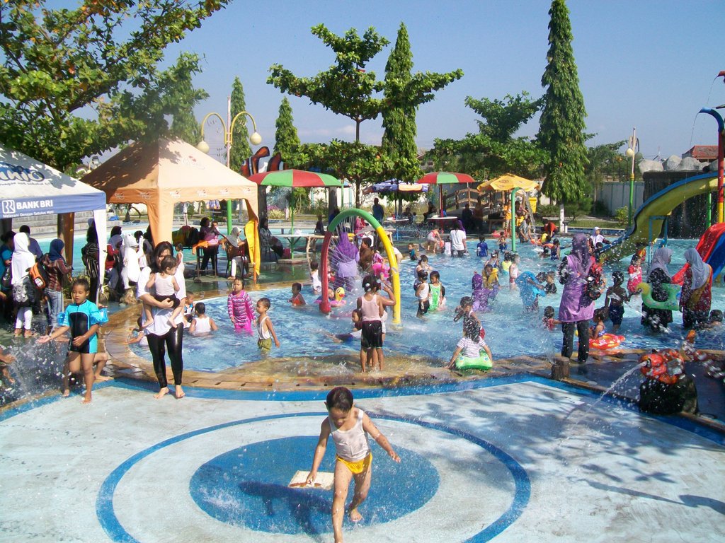 ​Dumilah Water Park : Harga Tiket, Foto, Lokasi, Fasilitas dan Spot