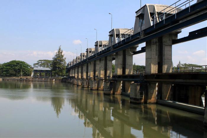 ​Bendung Gerak Waru Turi : Harga Tiket, Foto, Lokasi, Fasilitas dan Spot