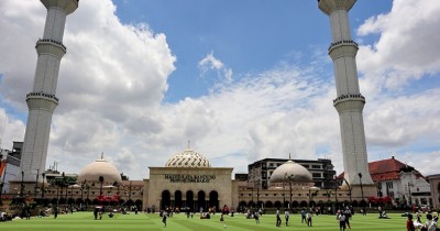 Masjid Raya Bandung : Harga Tiket, Foto, Lokasi, Fasilitas dan Spot