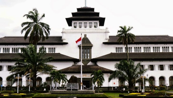 Gedung Sate : Harga Tiket, Foto, Lokasi, Fasilitas dan Spot