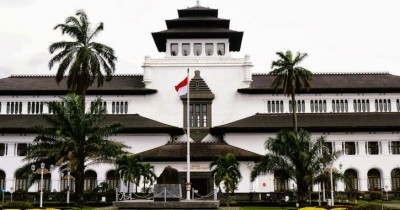 Gedung Sate : Harga Tiket, Foto, Lokasi, Fasilitas dan Spot