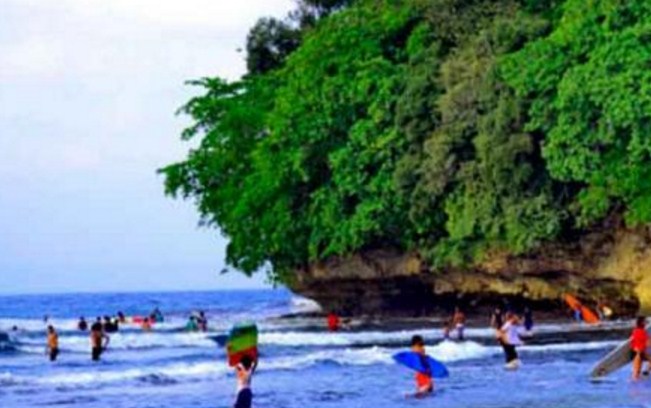 Pantai Lembah Putri : Harga Tiket, Foto, Lokasi, Fasilitas dan Spot