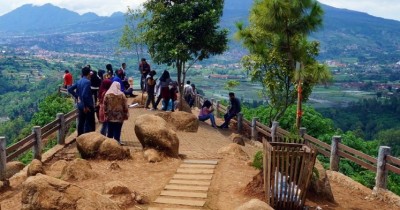 Tebing Keraton : Harga Tiket, Foto, Lokasi, Fasilitas dan Spot