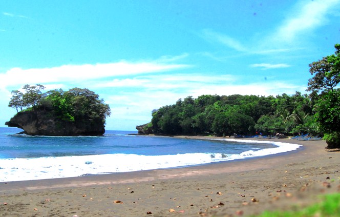 Pantai Madasari : Harga Tiket, Foto, Lokasi, Fasilitas dan Spot